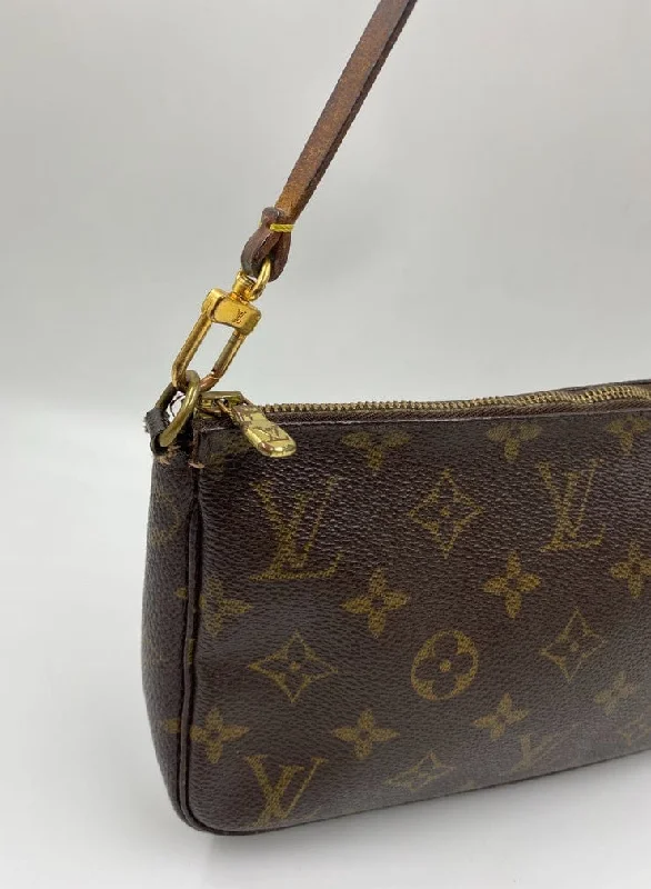 Louis Vuitton Alma bags with a leather - wrapped handle for a luxurious feelLouis Vuitton Vintage Pochette