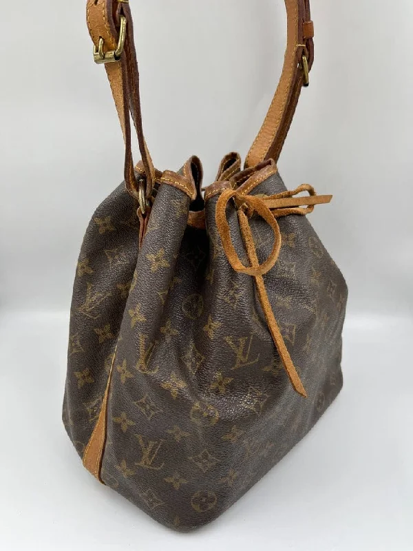 Ladies Louis Vuitton handbags with a detachable coin purse insideLouis Vuitton Petit Noé Bag