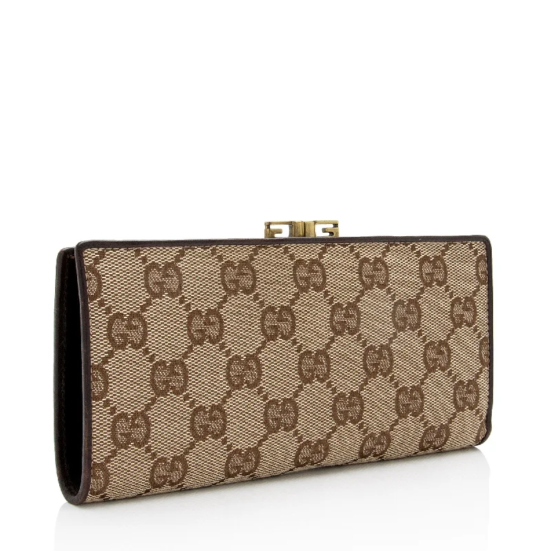 Gucci tote bags for women with a water - resistant coatingGucci GG Canvas Kiss Lock Continental Wallet (SHF-xUmEf6)