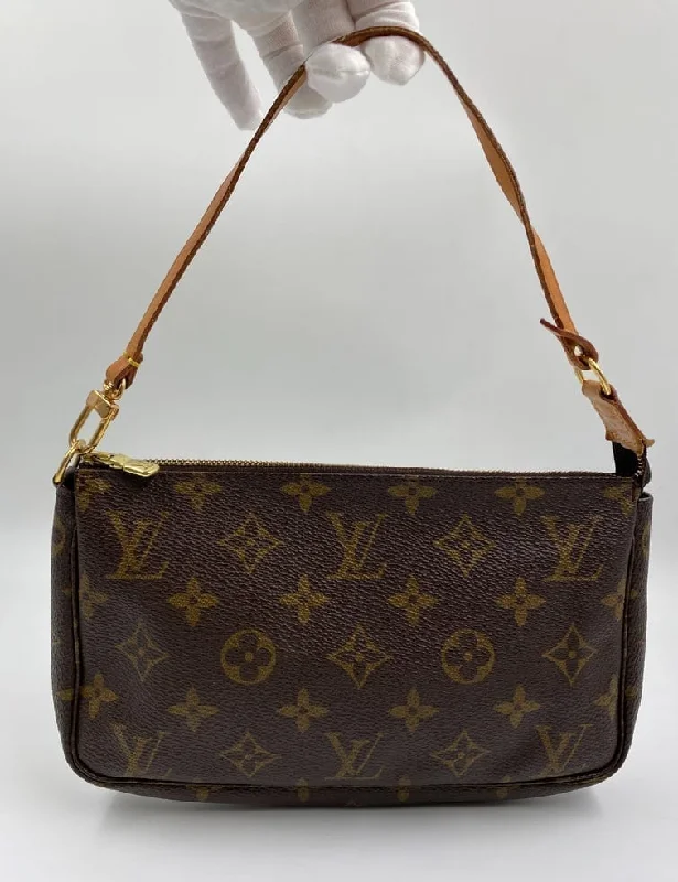 Ladies Louis Vuitton Petite Malle bags in a pastel color for a soft lookLouis Vuitton Vintage Pochette