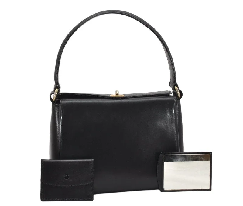 Ladies Gucci shoulder bags with a magnetic - closure flapAuthentic GUCCI Vintage Shoulder Hand Bag Purse Leather Black 4916K