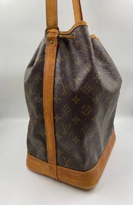 Louis Vuitton Twist bags with a crystal - embellished LV - turnlockLouis Vuitton Noé Bag