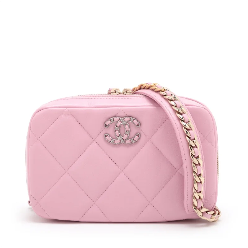 Chanel bags with intricate metal hardwareChanel 19  Chain Shoulder Bag Pink G x Silver Gold  32nd Series AP2728