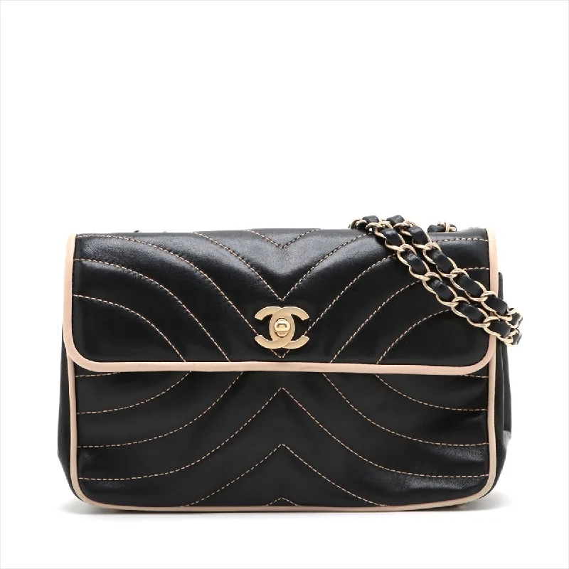 Chanel bags with the perfect balance of luxury and functionalityChanel Chevron  Single Flap Double Chain Bag Black Gold  8th