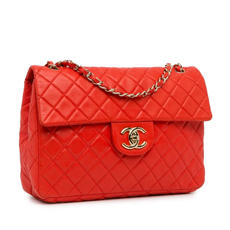 Chanel Lightweight Handbag for Daily ErrandsChanel Jumbo XL Classic Lambskin Single Flap (VP2NPO)