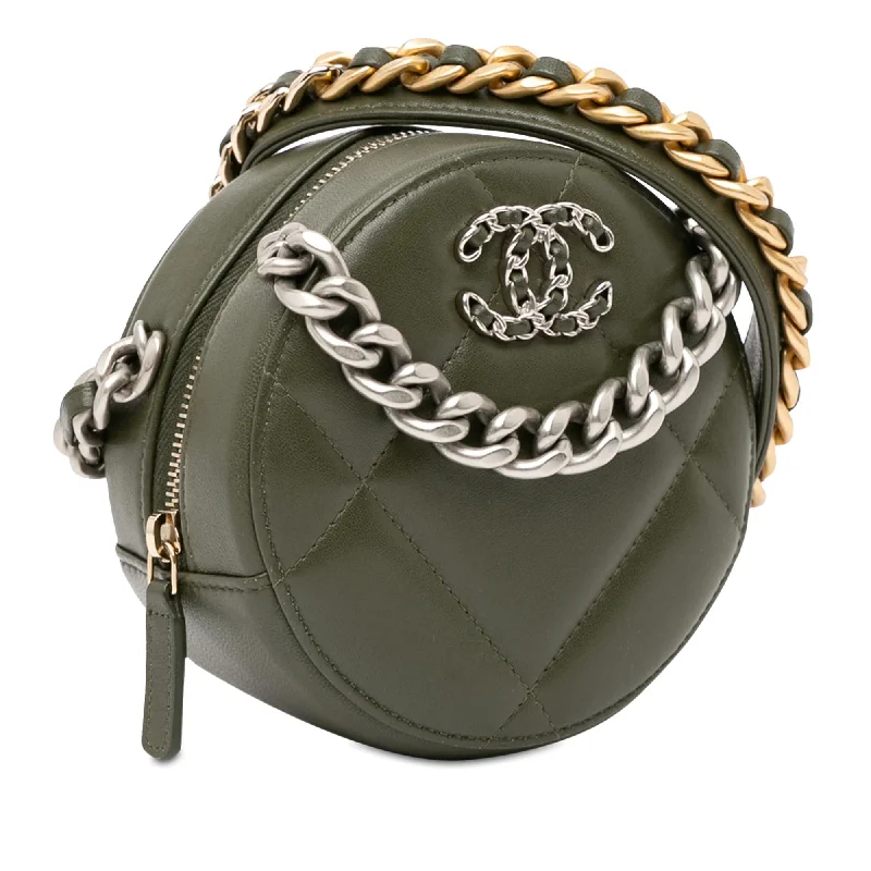 Chanel bags for women with a taste for high fashionChanel Lambskin 19 Round Clutch with Chain (AyshgD)