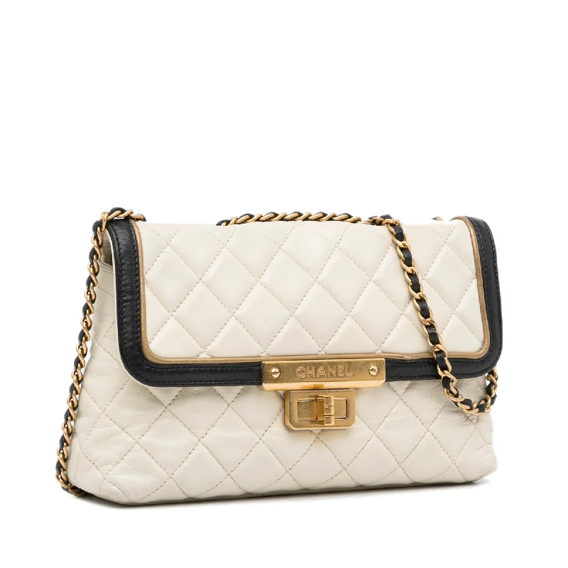 Chanel bags with exclusive seasonal designs and materialsChanel Lambskin 225 Flap (55KtHR)