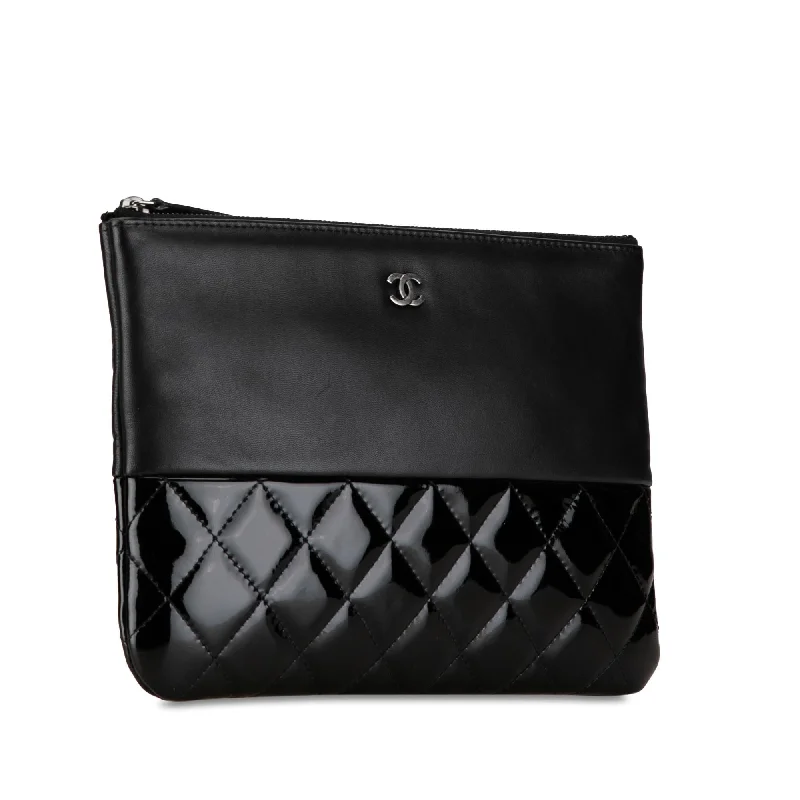 Chanel Black Handbag for Business MeetingsChanel Lambskin and Quilted Patent O Case Clutch (nuBGKM)