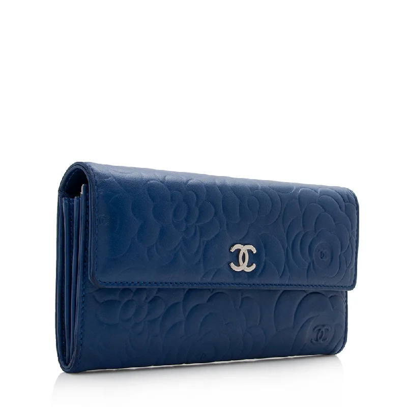 Chanel bags for women who appreciate fine craftsmanshipChanel Lambskin Camellia CC Flap Long Wallet (15840)