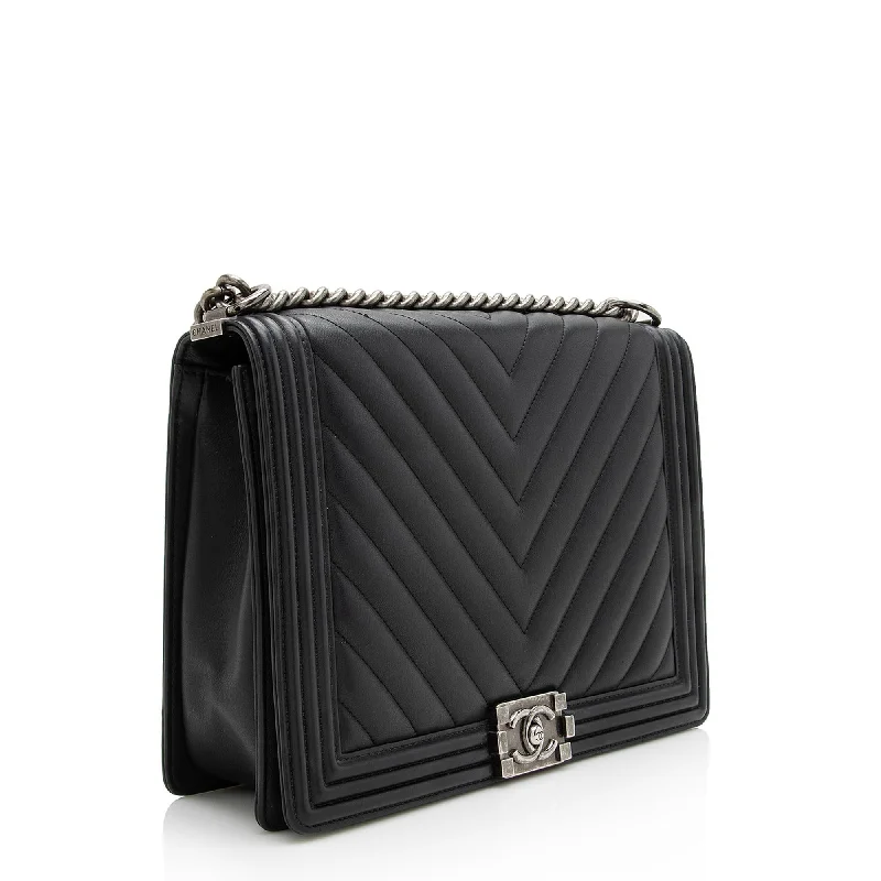 Chanel All - Match Handbag for Versatile StylingChanel Lambskin Chevron Large Boy Bag (22909)