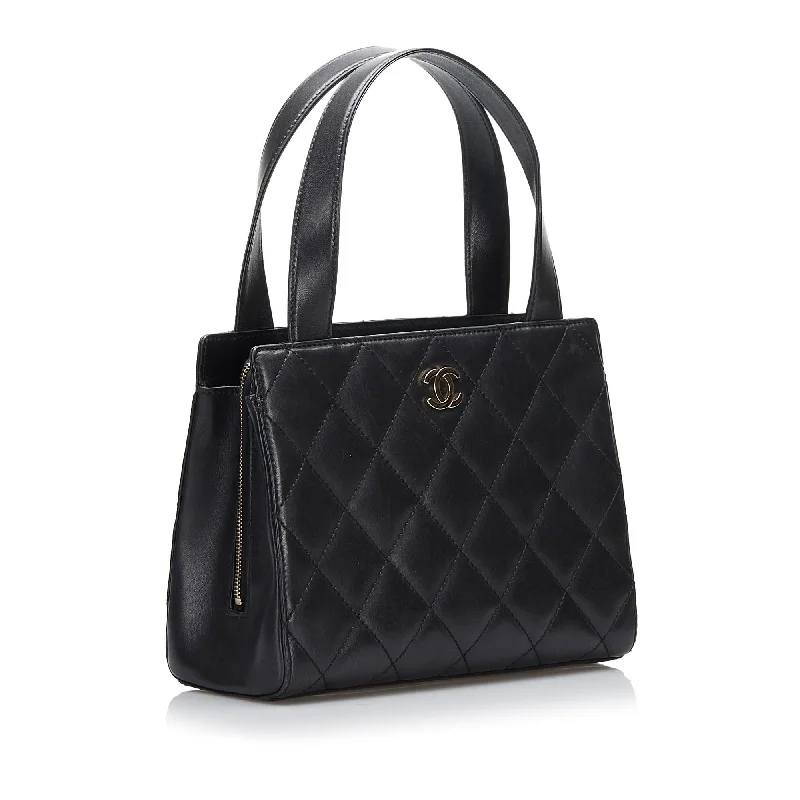 Chanel bags for the minimalist fashionChanel Lambskin Leather Handbag (WGibWp)