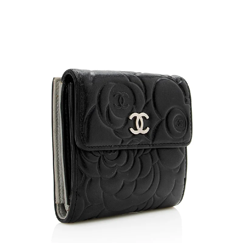 Chanel bags for women with minimalist styleChanel Lambskin Camelia Compact Wallet (16247)