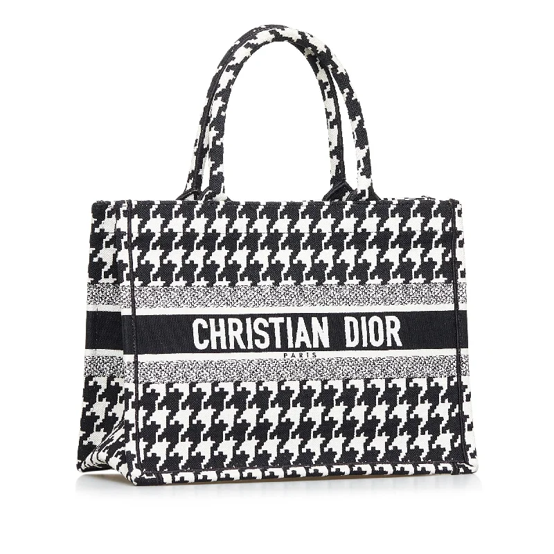 Christian Dior crossbody bags with a front - flap pocket for easy accessDior Medium Macro Houndstooth Book Tote (FmPYVR)