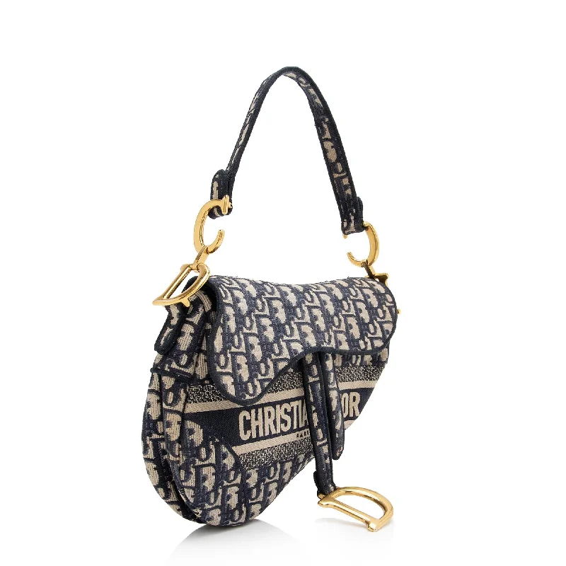 Christian Dior Saddle bags with a studded trim for a bold lookChristian Dior Oblique Saddle Bag